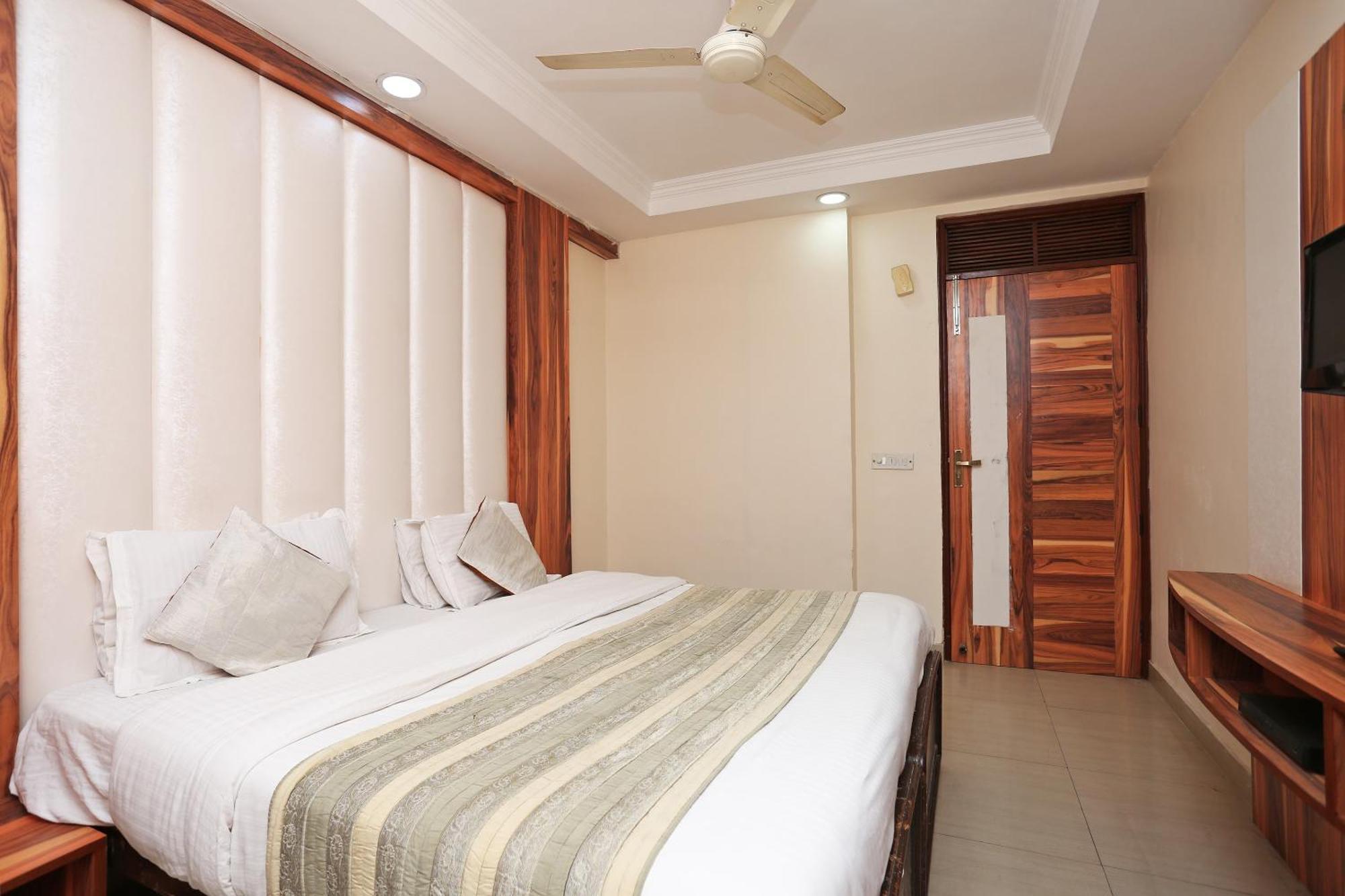 Oyo Flagship Hotel F Five New Delhi Eksteriør billede