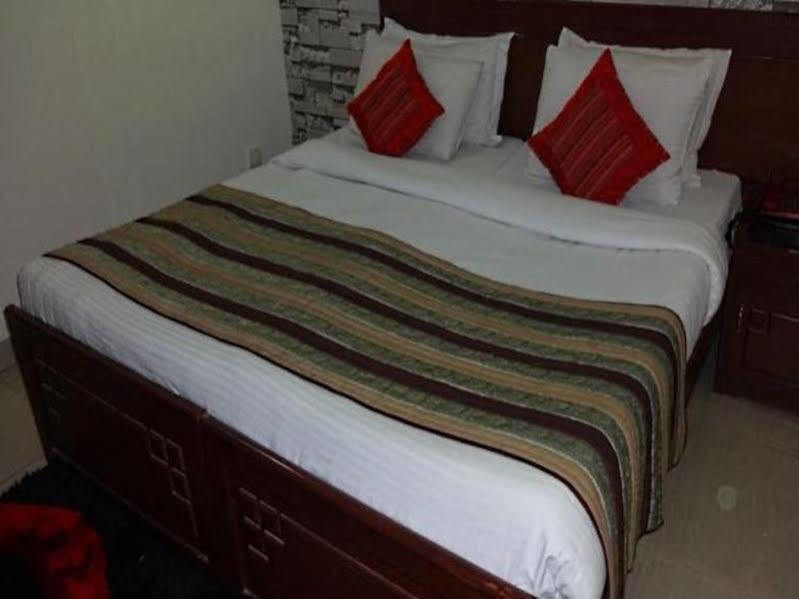 Oyo Flagship Hotel F Five New Delhi Eksteriør billede